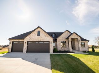 2004 N Riva Ridge Ct, Springfield, MO 65802