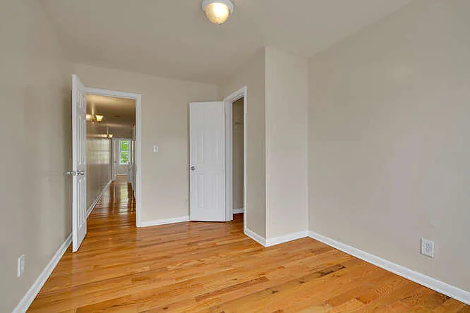W Lexington St — Photo 10