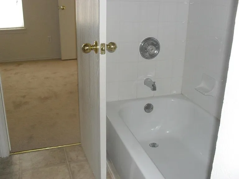304 Creek St #D — Photo 7