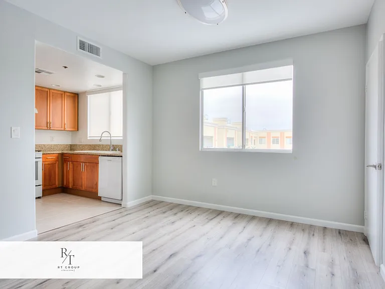580 W Main St #302 — Photo 13