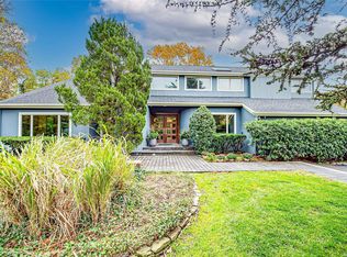 6 Dohne Ct, Greenlawn, NY 11740