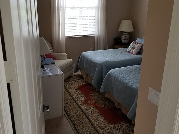 3rd image of 411 SW Talquin Ln