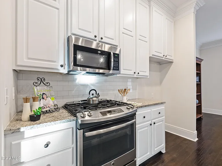 110 Olivewood Dr — Photo 17