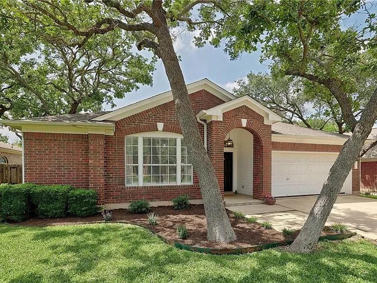 1705 Azalea Dr — Photo 2