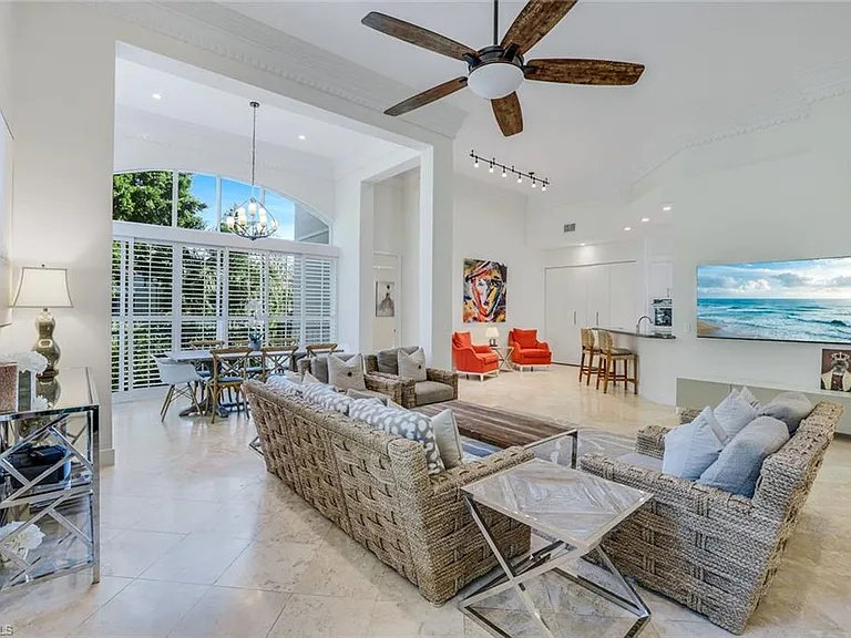 1560 Clermont Dr #D-201 — Photo 3