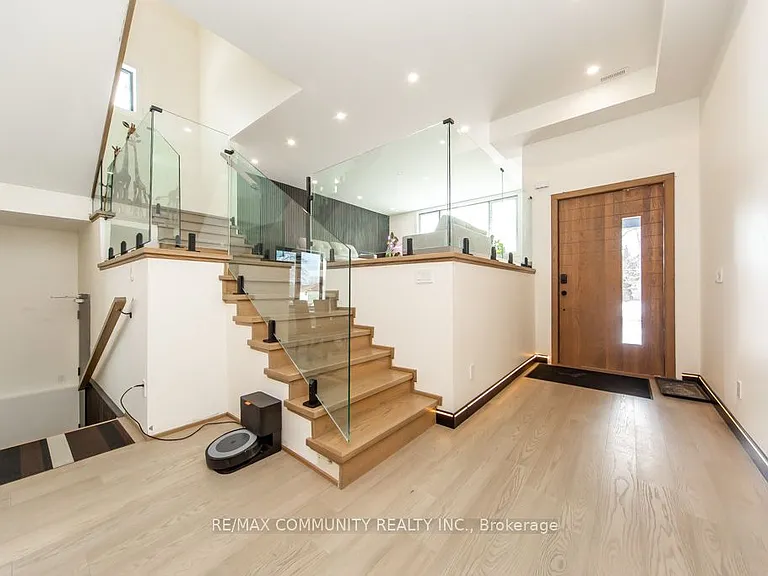 475 Wilson Rd N — Photo 6