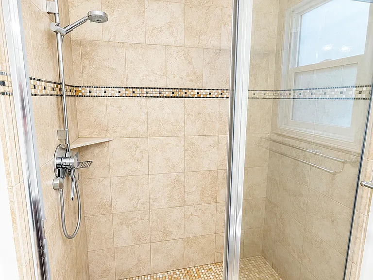 1172 Clayton St — Photo 9