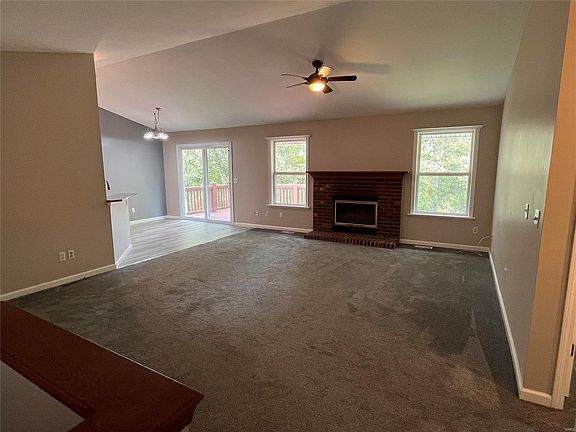 4th image of 451 Valparaiso Ct
