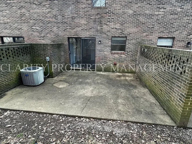 904 Valley Head Rd NW — Photo 3