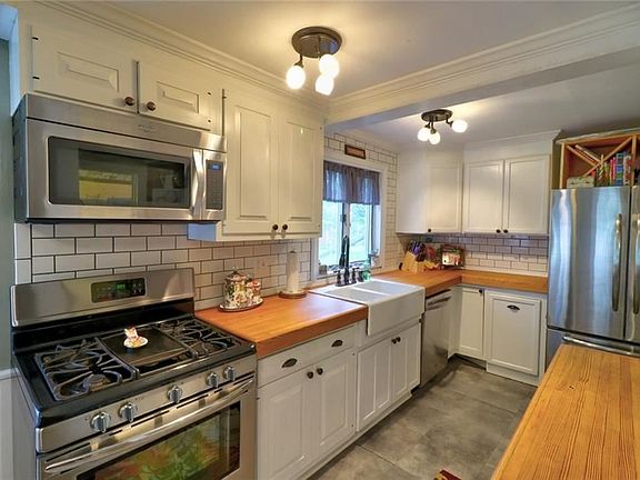 5th image of 3377 Cork St