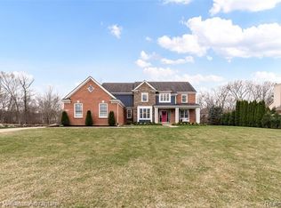 13795 Forest Ridge Cir, South Lyon, MI 48178