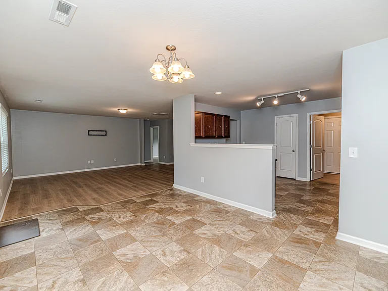 2441 Westgate Dr — Photo 8