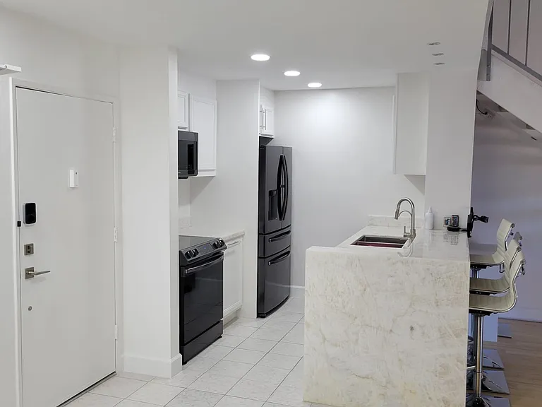 5460 White Oak Ave — Photo 4