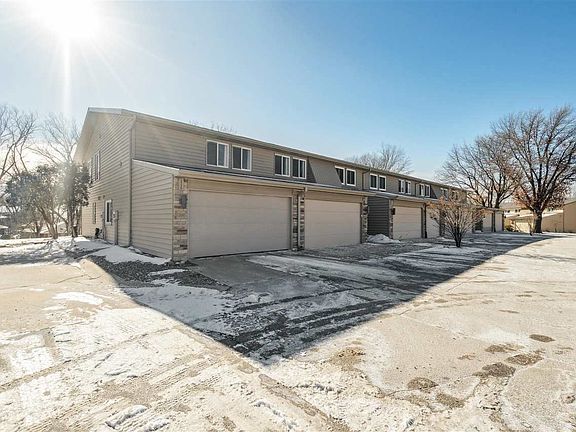 2nd image of 1718 Applewood Pl NE