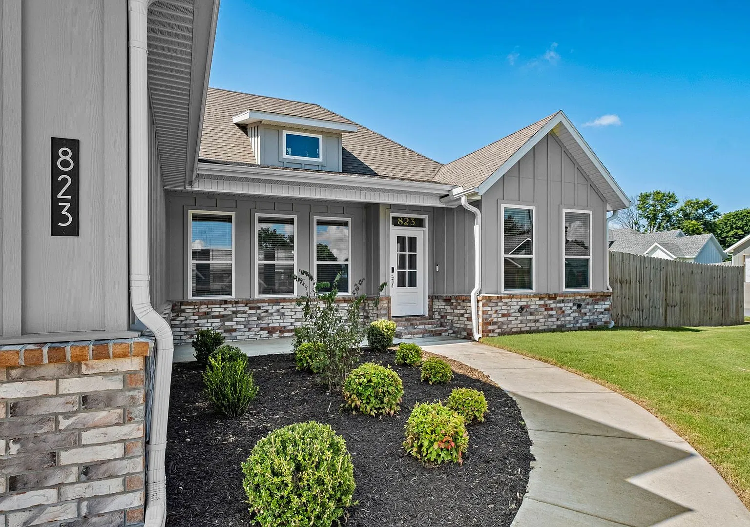 Like New and Move In Ready! — Photo 4