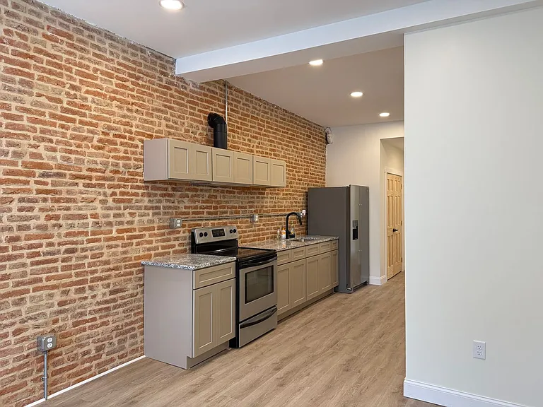463 S. Prince St. — Photo 4