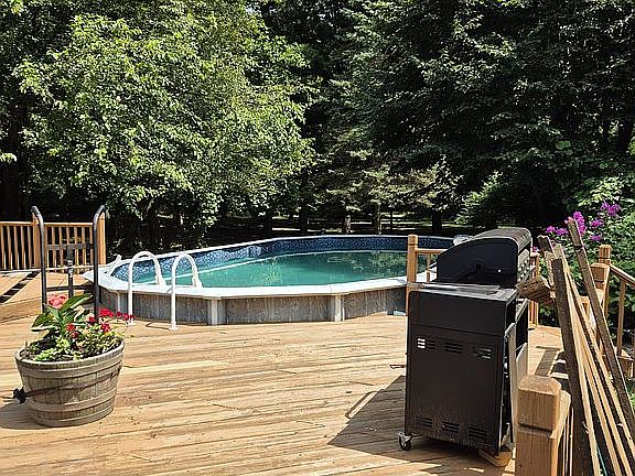 Upper Deck 24x14 Pool View