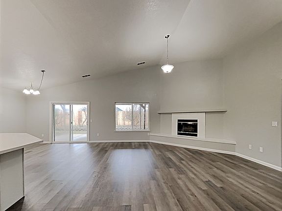 4th image of 960 Beaver Park Way