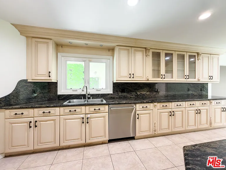 1094 Garden Ln — Photo 55