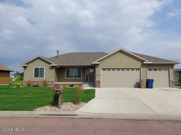 2117 Park View Trl, Watertown, SD 57201