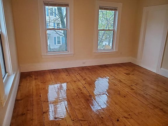 3rd image of 644 Hall St