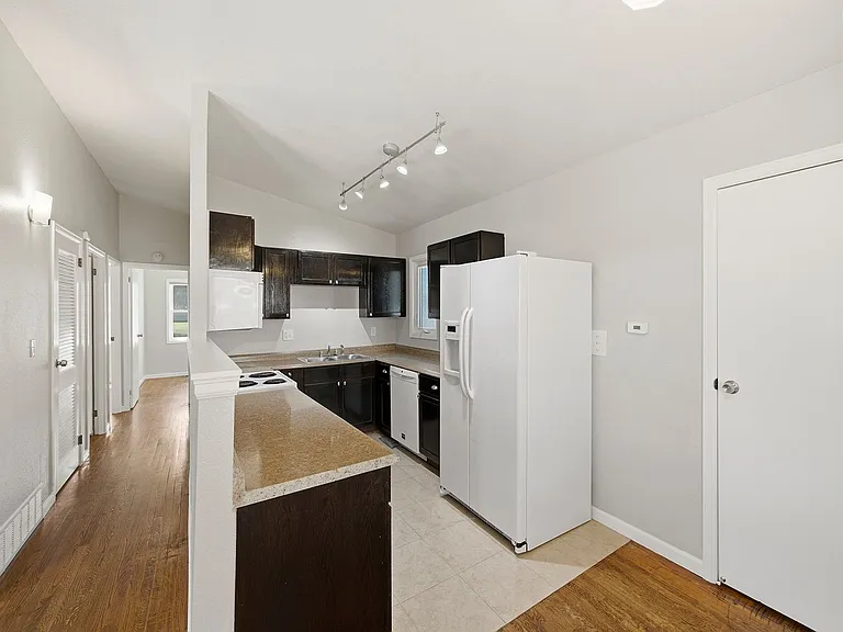 2333 W 25th Street Rd — Photo 7