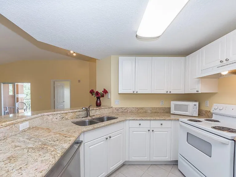 5080 Fairways Cir #G301 — Photo 10