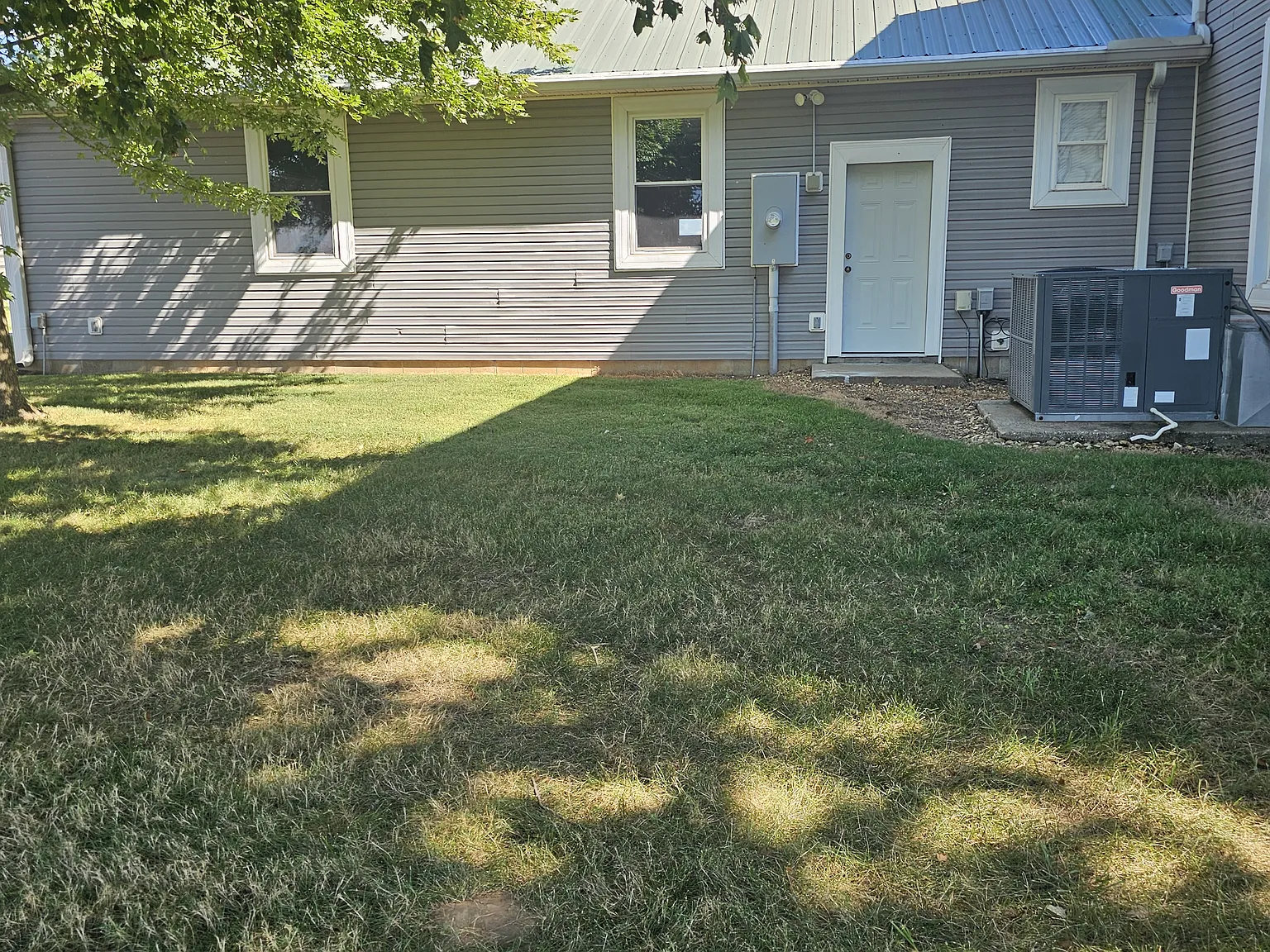 5 bed, 2.5 bath, 3663 sqft, $2,500 — Photo 2