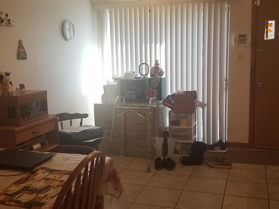 2nd image of 1S267 Stratford Ln