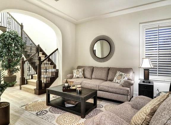 3rd image of 2 Roshelle Ln