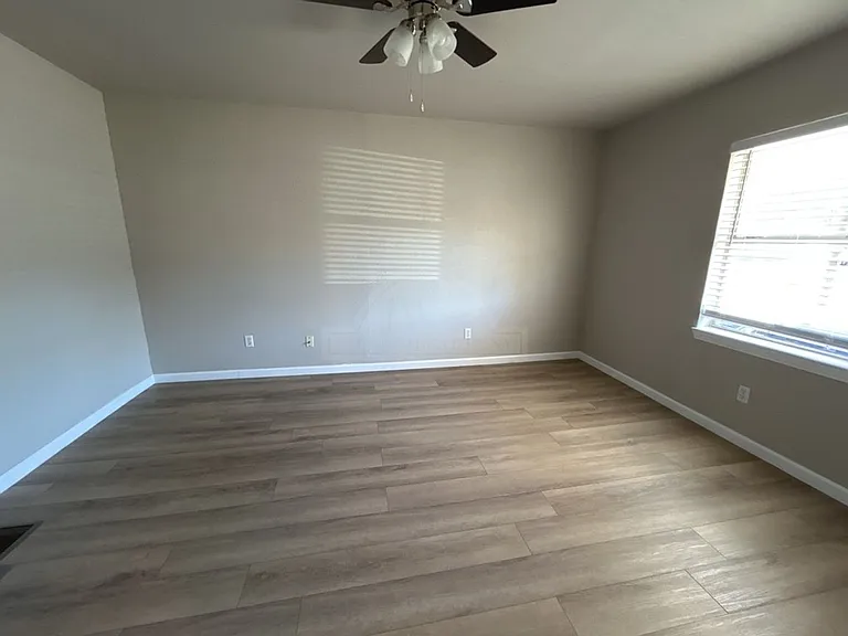 707 N Main St — Photo 6