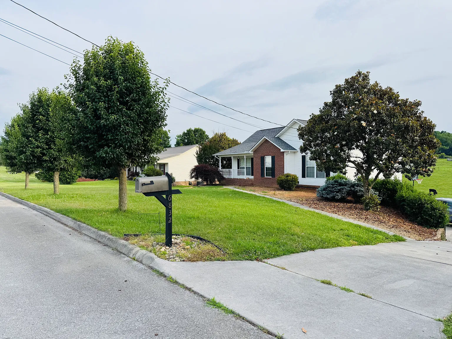 3 bed, 1376 sqft, $2,500 — Photo 2
