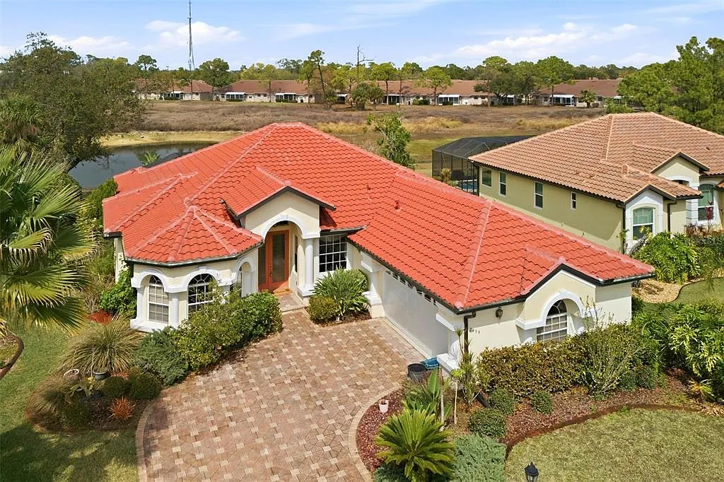 3 bed, 2.5 bath, 2115 sqft, $3,200 — Photo 3