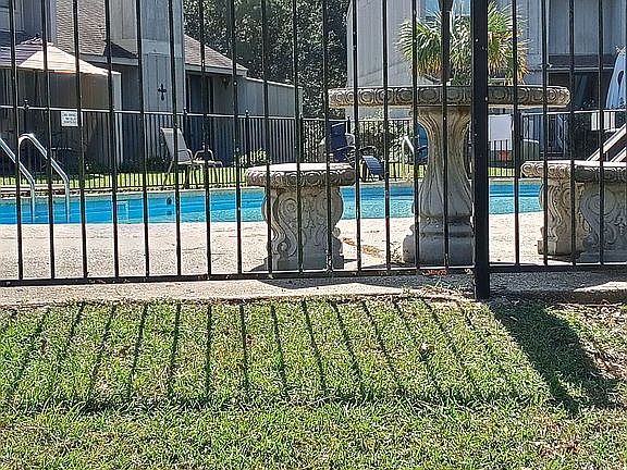 Pool only steps away.