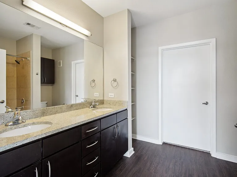 Cole Apartments — Photo 35