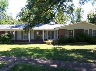 4 Chevington Ct, Ballwin, MO 63011
