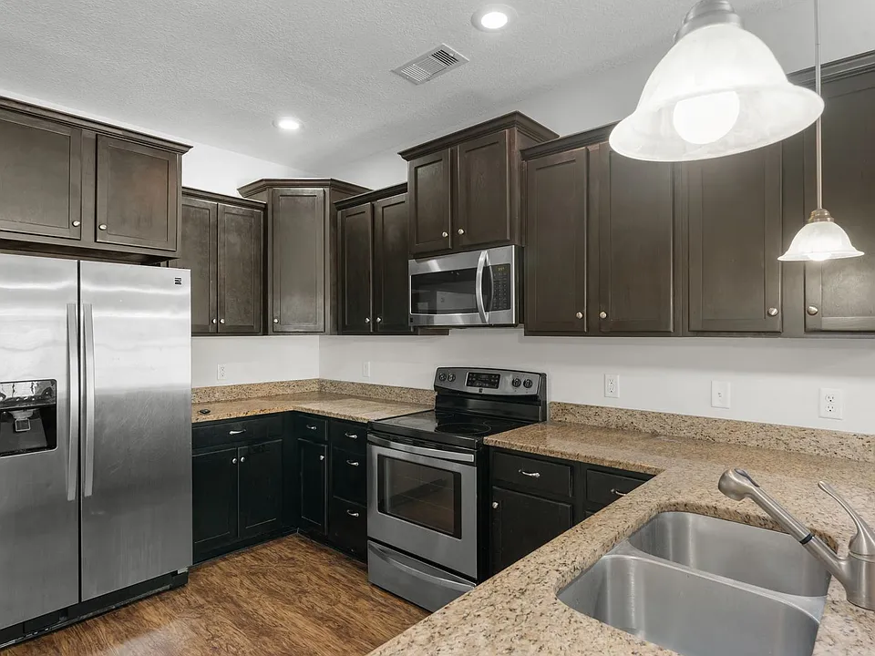 108 Ledbury Cv