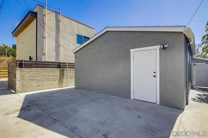 1st image of 1222 Cypress Ave