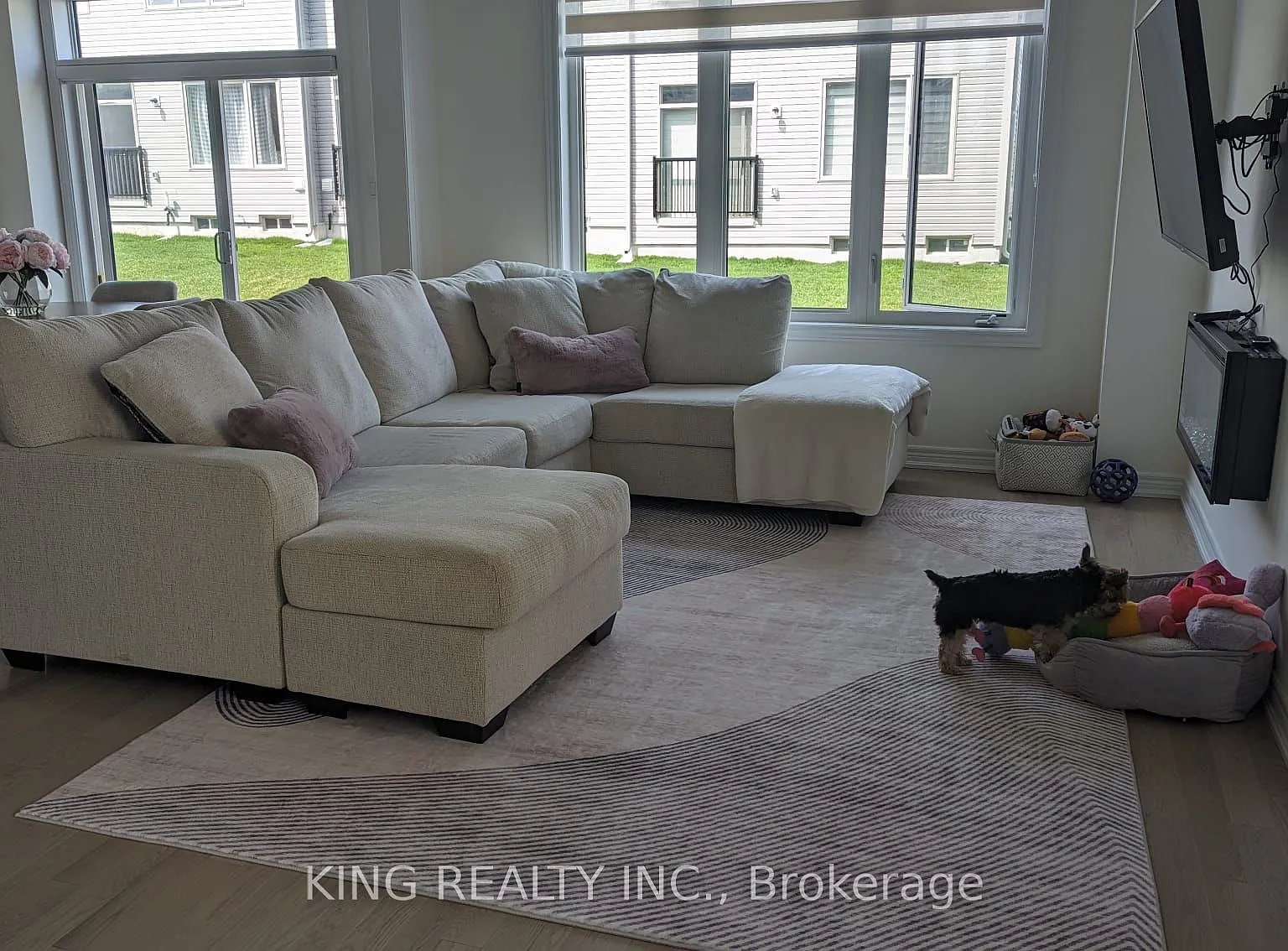 4 bed, $2,700 — Photo 1
