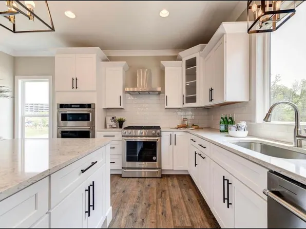 7302 Hoover Ave, Saint Louis, MO 63117