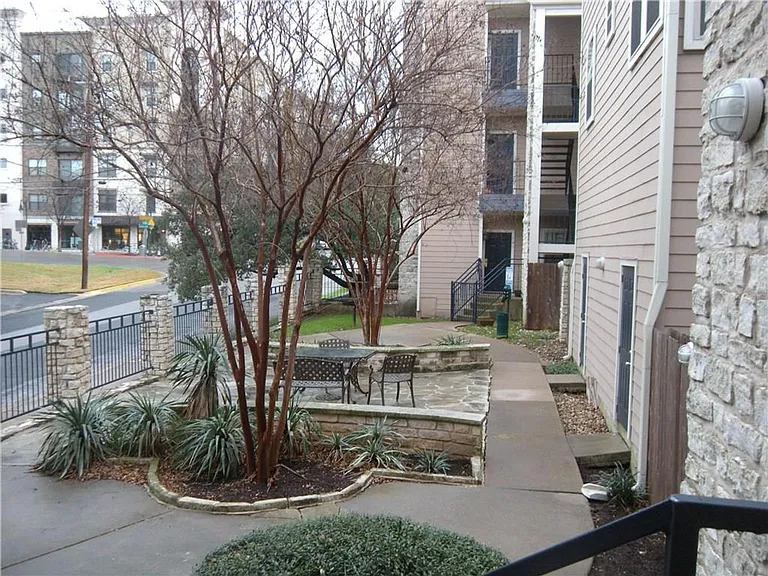 2414 Longview St #305 — Photo 3