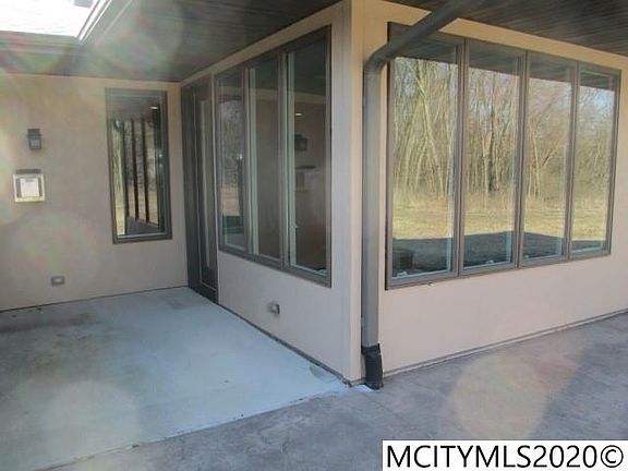 3rd image of 411 River Bend Dr