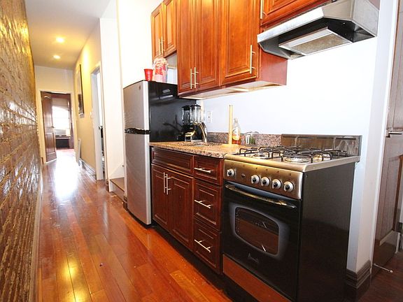 4th image of 338 W 19th St #5W