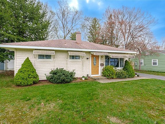 4th image of 810 Amherst Dr