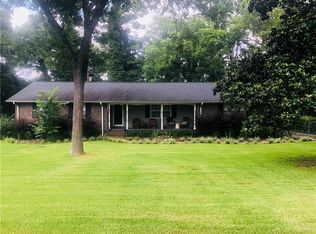 806 Hopkins Ave, Pendleton, SC 29670