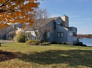 197 Peninsula Point Dr, Moneta, VA 24121