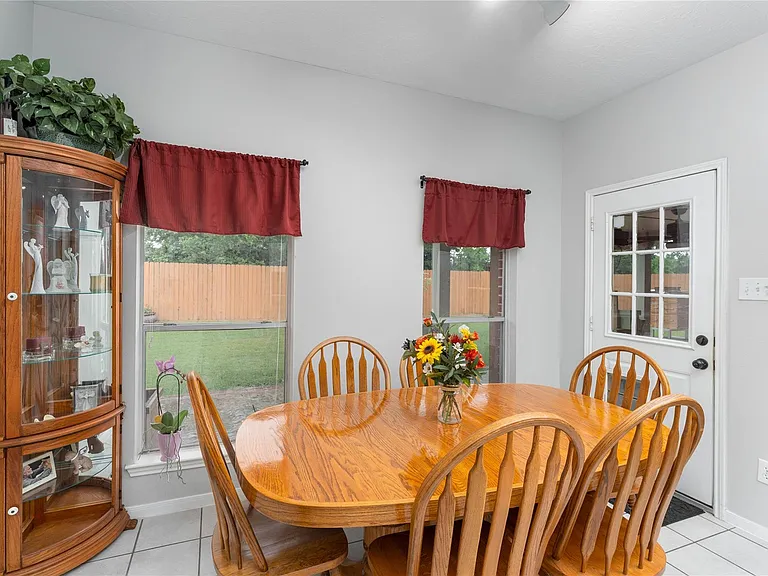 2309 Orleans Ln — Photo 11