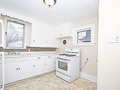 2nd image of 485 Sheldon Ter