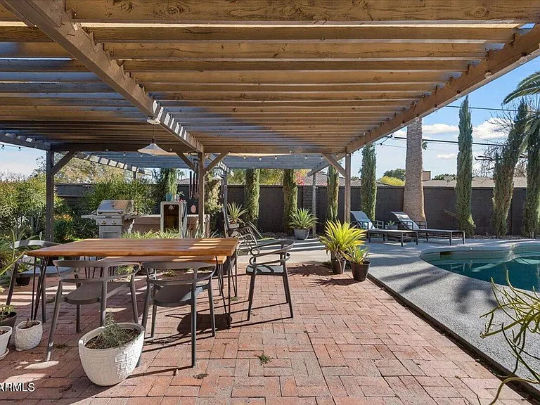 6643 N 7th Dr — Photo 20