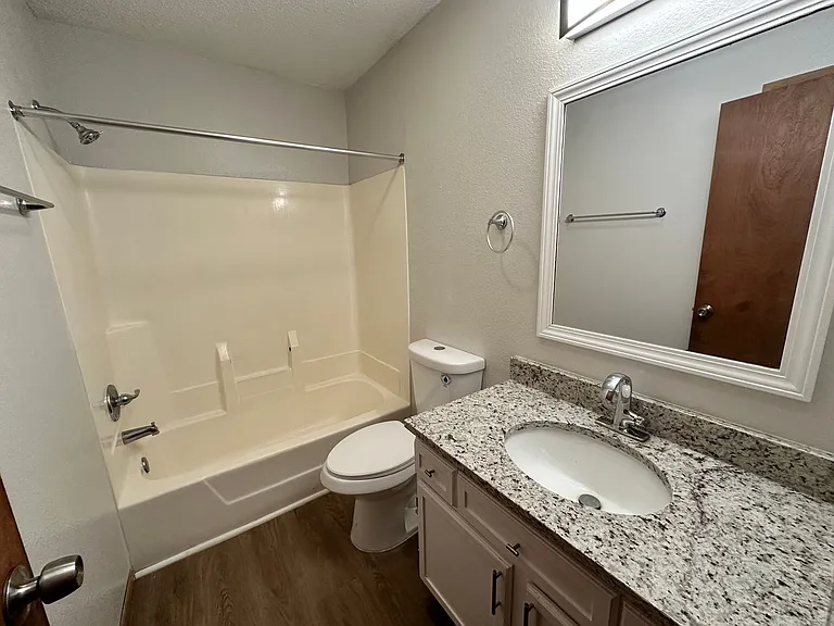 Ashwood Birchwood Apartments — Photo 40